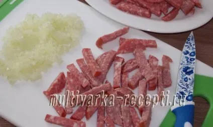 Картопля з ковбасою в мультиварці