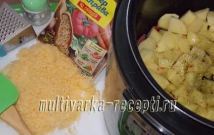 Картопля з ковбасою в мультиварці