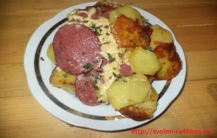 Картопля з ковбасою в мультиварці, своїми руками (ковбасою) Картопля з ковбасою в мультиварці, своїми руками