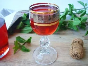 Полуничний лікер в домашніх умовах рецепт з фото крок за кроком (лікер) Полуничний лікер в домашніх умовах рецепт з фото крок за кроком