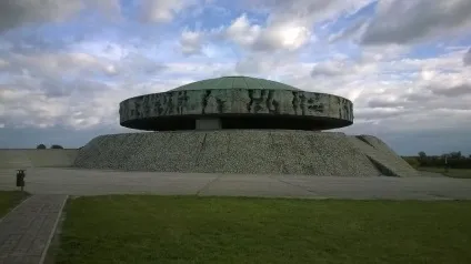 Концтабір Майданек - табір знищення третього рейху - sviv (Фотографія газети Червона зірка) Концтабір Майданек - табір знищення третього рейху - sviv