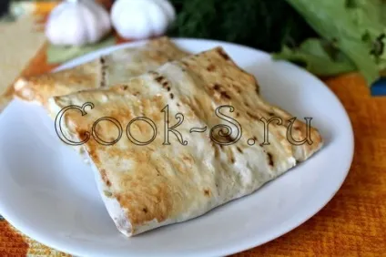 Конвертики з лаваша - покроковий рецепт з фото, закуски (конвертики з лаваша з бринзою) Конвертики з лаваша - покроковий рецепт з фото, закуски
