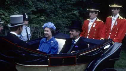 Королівські скачки royal ascot (наявність головного убору) Королівські скачки royal ascot
