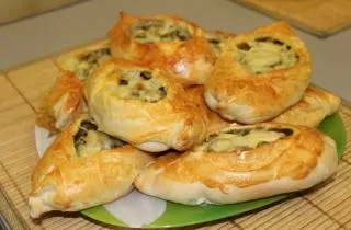 Кулеб'яка з куркою з листкового тіста - покроковий рецепт з фото (тесту) Кулеб'яка з куркою з листкового тіста - покроковий рецепт з фото
