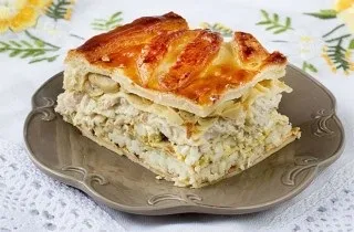 Кулеб'яка з куркою з листкового тіста - покроковий рецепт з фото (кулебяка) Кулеб'яка з куркою з листкового тіста - покроковий рецепт з фото