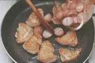 Курка в винному соусі - рецепти з фото крок за кроком, як приготувати курку в винному соусі (соусі) Курка в винному соусі - рецепти з фото крок за кроком, як приготувати курку в винному соусі