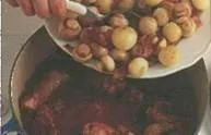 Курка в винному соусі - рецепти з фото крок за кроком, як приготувати курку в винному соусі (соусі) Курка в винному соусі - рецепти з фото крок за кроком, як приготувати курку в винному соусі