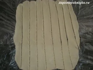 Куряча гомілка в листковому тісті (курячі стегенця + в листковому тісті) Куряча гомілка в листковому тісті