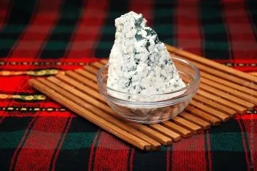 Курка з пекінською капустою, ананасом і сиром данаблю
