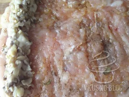 Курячий рулет з сиром і грибами - рецепт з фото (сиром) Курячий рулет з сиром і грибами - рецепт з фото