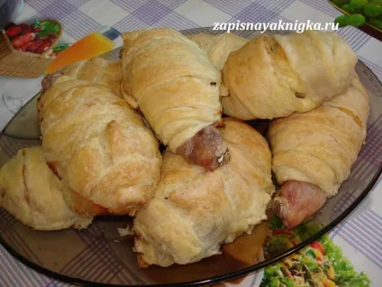 Куряча гомілка в листковому тісті (курячі стегенця + в листковому тісті) Куряча гомілка в листковому тісті