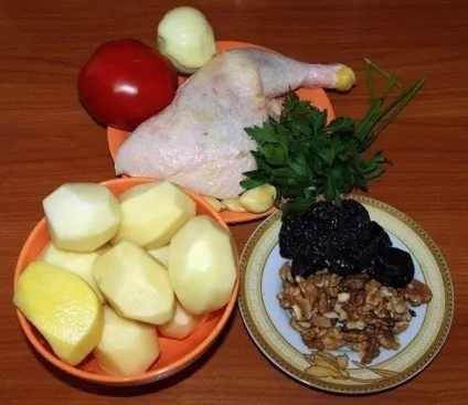 Курка з чорносливом і горіхами в фользі