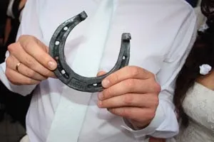 Коваль щастя - справжній коваль на вашому весіллі (справжній) Коваль щастя - справжній коваль на вашому весіллі