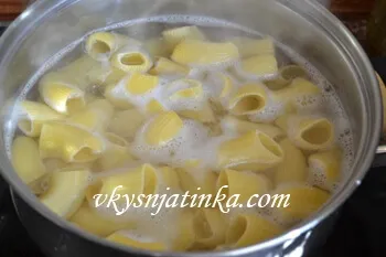 Макарони фаршировані грибами і куркою - рецепт з фото
