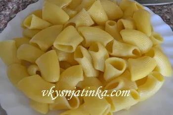 Макарони фаршировані грибами і куркою - рецепт з фото