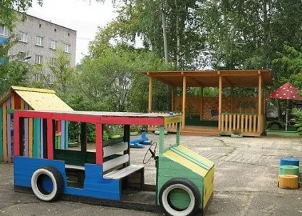 Машинки для дитячого майданчика своїми руками фото і ідеї будівництва з шин і дерева (площадки) Машинки для дитячого майданчика своїми руками фото і ідеї будівництва з шин і дерева