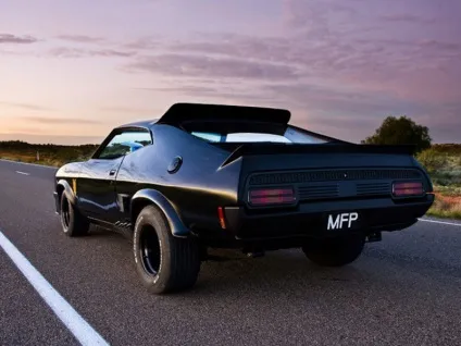 Машина божевільного макса - нестаріючий чорний перехоплювач - mad max (Ford Falcon Coupe) Машина божевільного макса - нестаріючий чорний перехоплювач - mad max