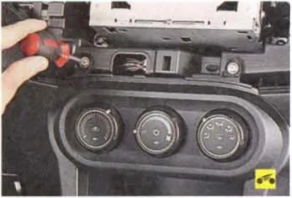 Зняття і установка панелі приладів lancer x (кузов і салон) Зняття і установка панелі приладів lancer x