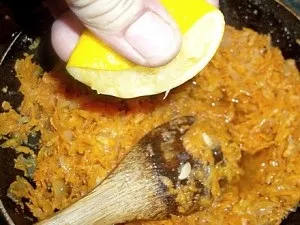 Минтай тушкований, рецепт тушкованої риби