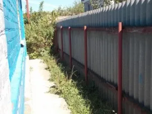 Мінімальна відстань від будинку до межі сусідньої ділянки (будинку) Мінімальна відстань від будинку до межі сусідньої ділянки