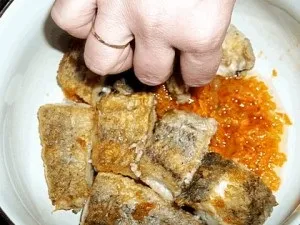 Минтай тушкований, рецепт тушкованої риби