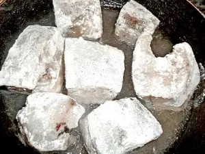 Минтай тушкований, рецепт тушкованої риби