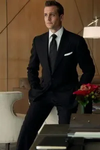 Мода з серіалу suits - стиль Харві Спектера і майка роса (Харві) Мода з серіалу suits - стиль Харві Спектера і майка росса