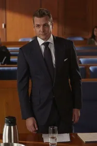 Мода з серіалу suits - стиль Харві Спектера і майка роса (suits) Мода з серіалу suits - стиль Харві Спектера і майка росса