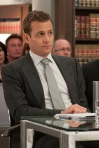 Мода з серіалу suits - стиль Харві Спектера і майка роса (стиль) Мода з серіалу suits - стиль Харві Спектера і майка росса