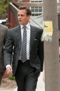 Мода з серіалу suits - стиль Харві Спектера і майка роса (suits) Мода з серіалу suits - стиль Харві Спектера і майка росса
