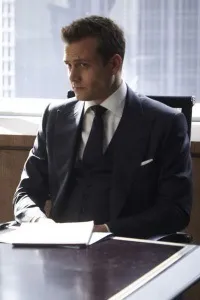 Мода з серіалу suits - стиль Харві Спектера і майка роса (серіалу) Мода з серіалу suits - стиль Харві Спектера і майка росса