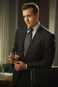 Мода з серіалу suits - стиль Харві Спектера і майка роса (стиль) Мода з серіалу suits - стиль Харві Спектера і майка росса