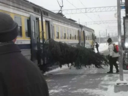 Моделька трактора з