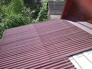 Монтаж ондуліна своїми руками пристрій покрівлі, як кріпити, інструкція з монтажу (своїми) Монтаж ондуліна своїми руками пристрій покрівлі, як кріпити, інструкція по монтажу