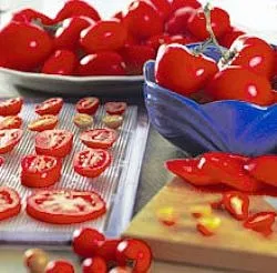 Чи можна заморожувати помідори на зиму і як це правильно зробити (можна) Чи можна заморожувати помідори на зиму і як це правильно зробити