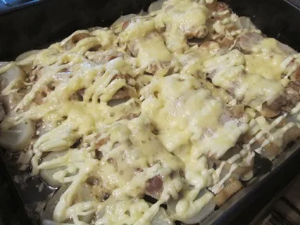 М'ясо по-французьки з картоплею в духовці (духовці) М'ясо по-французьки з картоплею в духовці