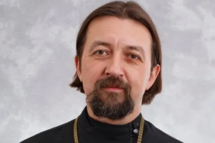 Не можна сидіти на двох стільцях »(двох) Не можна сидіти на двох стільцях »