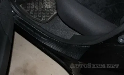 Обклеюємо вінілової плівкою карбон пороги на авто - автосхеми, схеми для авто, своїми руками (скільки) Обклеюємо вінілової плівкою карбон пороги на авто - автосхеми, схеми для авто, своїми руками