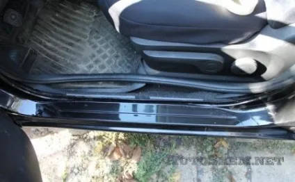 Обклеюємо вінілової плівкою карбон пороги на авто - автосхеми, схеми для авто, своїми руками (зробити) Обклеюємо вінілової плівкою карбон пороги на авто - автосхеми, схеми для авто, своїми руками