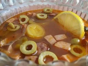 Солянка з копченою куркою (курка) Солянка з копченою куркою