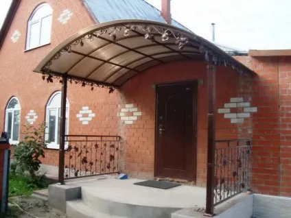 Оздоблення ганку полікарбонатом фото