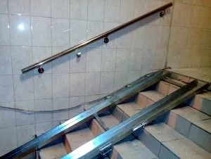 Відкидні пандуси виготовлення та встановлення, пандус для дитячої коляски купити, пандус для коляски (відкидний пандус в під'їзді) Відкидні пандуси виготовлення та встановлення, пандус для дитячої коляски купити, пандус для коляски
