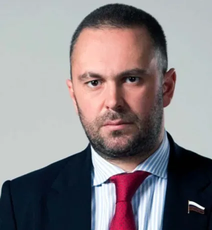 Батько дитини Маші Малиновської затриманий за шахрайство (махай) Батько дитини Маші Малиновської затриманий за шахрайство
