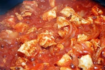 Паста з курячим філе в томатному соусом (томатному) Паста з курячим філе в томатному соусом