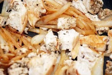 Паста з курячим філе в томатному соусом (філе) Паста з курячим філе в томатному соусом