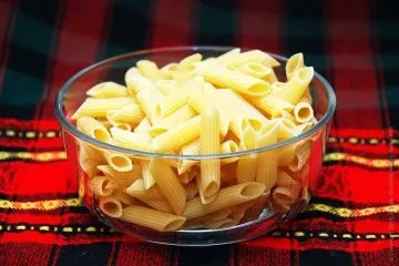 Паста з курячим філе в томатному соусом (курячим) Паста з курячим філе в томатному соусом