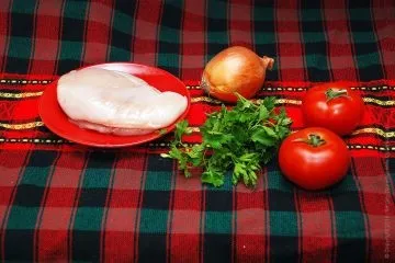 Паста з курячим філе в томатному соусом (курячим) Паста з курячим філе в томатному соусом