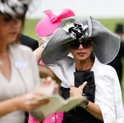 Парад капелюхів на скачках royal ascot (частина 1) - новини в фотографіях (royal) Парад капелюхів на скачках royal ascot (частина 1) - новини в фотографіях
