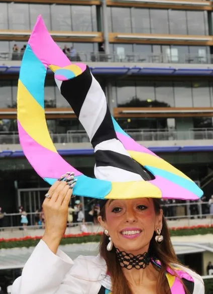 Парад капелюхів на скачках royal ascot (частина 1) - новини в фотографіях (royal) Парад капелюхів на скачках royal ascot (частина 1) - новини в фотографіях