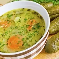 Перловий суп з солоними огірками - як приготуємо